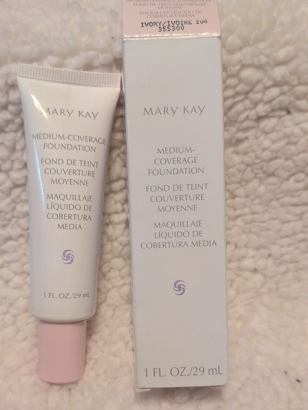 NWT Mary Kay Medium-Coverage Foundation - Ivory (Light Pink Cap) 204